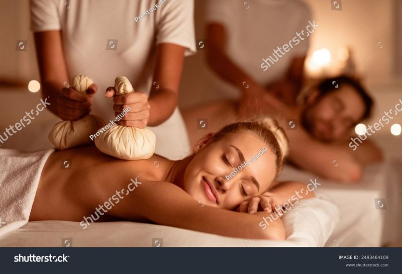 What to Anticipate During a Couples Massage Session